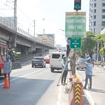 DPWH naglagay na ng flyover traffic signage sa EDSA-Kamuning sa QC
